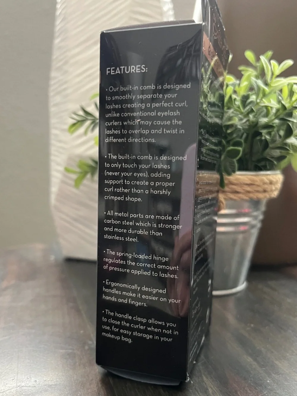 The Crème Shop Greatest of All Lash Curler with Built-in Comb  NEW